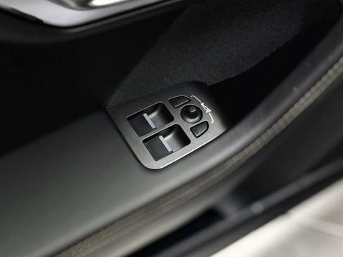 Used 2016 Jaguar F-TYPE R image 14