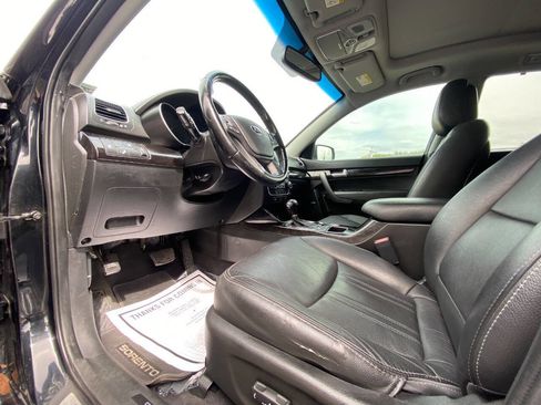 Used 2014 Kia Sorento SX w/ 3rd Row Package image 9