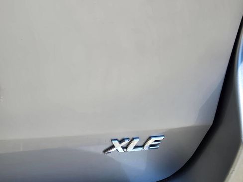 Used 2012 Toyota Sienna XLE w/ Premium Pkg FWD image 10