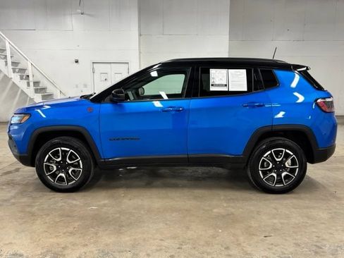 Used 2024 Jeep Compass Trailhawk AWD/4WD image 4