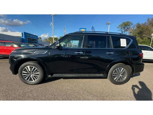 Used 2023 Nissan Armada SL w/ Captain's Chairs Package image 5