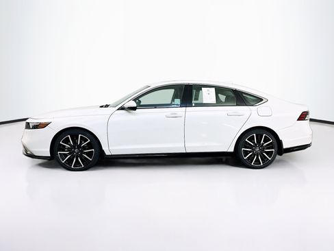 Used 2023 Honda Accord Touring image 4