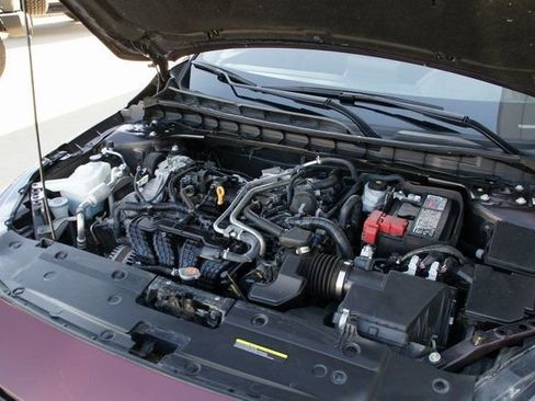 Used 2024 Nissan Altima 2.5 SV image 11