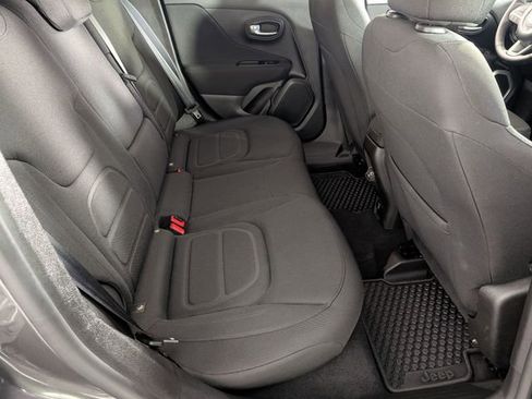 Used 2021 Jeep Renegade Latitude w/ Convenience Group image 29