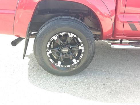 Used 2014 Toyota Tacoma PreRunner w/ SR5 Package RWD image 38