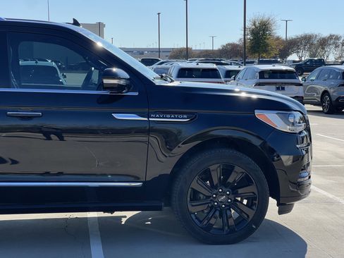 Certified 2023 Lincoln Navigator Reserve image 12