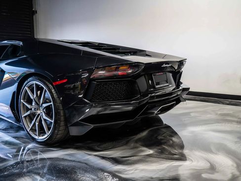 Used 2015 Lamborghini Aventador LP 700-4 image 11