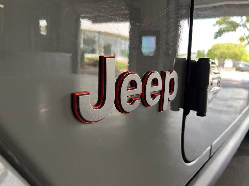Used 2022 Jeep Gladiator Mojave w/ Cold Weather Group AWD/4WD image 12