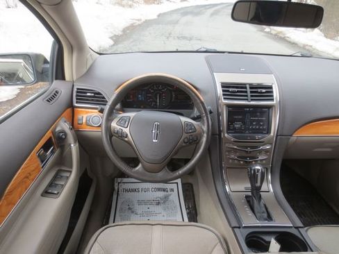 Used 2011 Lincoln MKX AWD w/ 102A Rapid Spec Order Code image 9