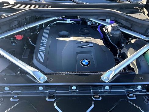 New 2026 BMW X7 xDrive40i w/ Premium Package image 9