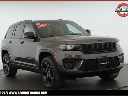 Used 2023 Jeep Grand Cherokee Altitude