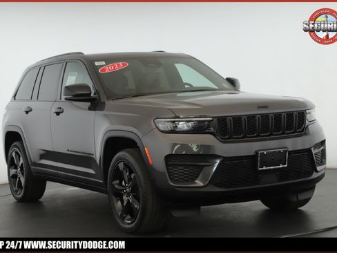 Used 2023 Jeep Grand Cherokee Altitude AWD/4WD image 1
