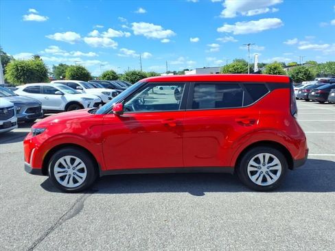 Used 2025 Kia Soul LX FWD image 8