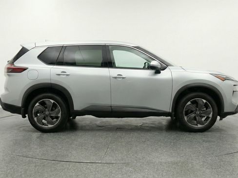 Used 2025 Nissan Rogue SV image 11