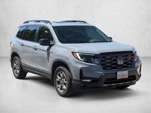 Used 2023 Honda Passport TrailSport image 3