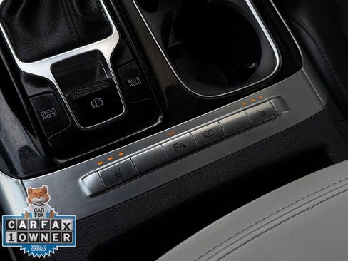 Used 2024 Kia Carnival EX FWD image 17