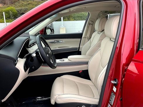 Used 2023 Genesis GV70 2.5T w/ Advanced Package image 14