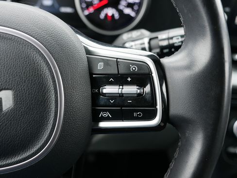 Certified 2024 Kia Carnival LX image 30