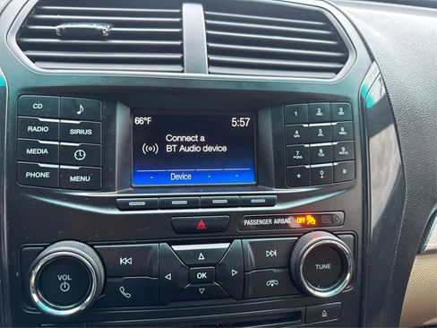 Used 2017 Ford Explorer FWD image 16