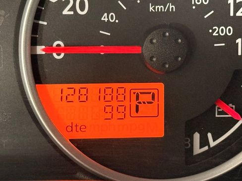 Used 2015 Nissan Frontier SL AWD/4WD image 27