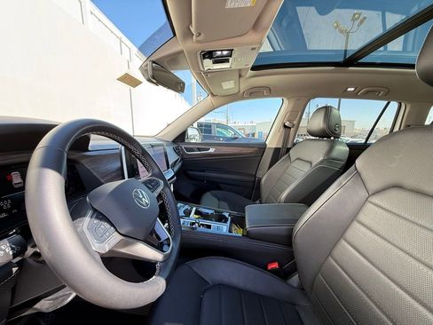 Certified 2025 Volkswagen Atlas SEL image 9