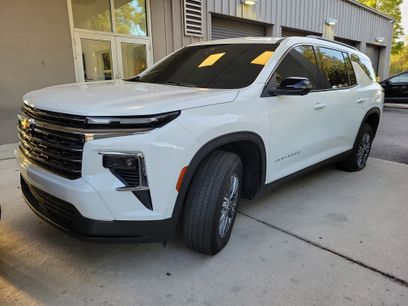 Used 2024 Chevrolet Traverse LT