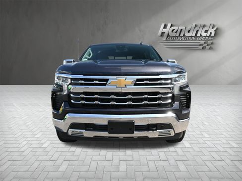 Used 2023 Chevrolet Silverado 1500 LTZ AWD/4WD image 3