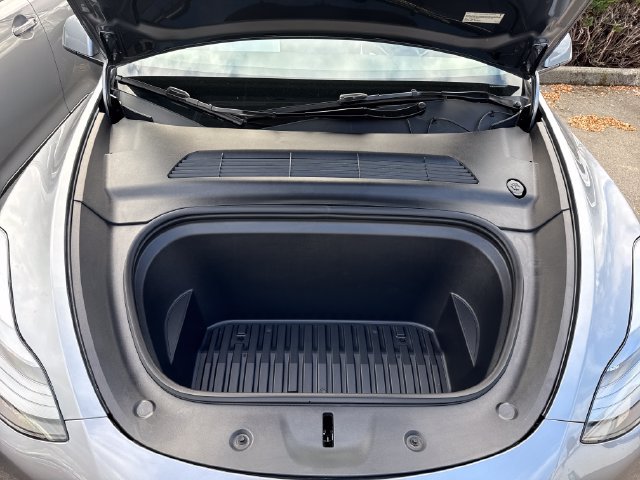 Used 2025 Tesla Model Y Long Range RWD image 29