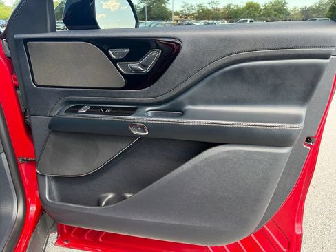 Used 2025 Lincoln Aviator AWD w/ Jet Appearance Package image 10