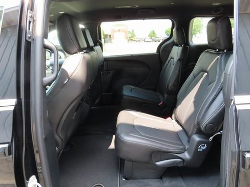 New 2026 Chrysler Pacifica Select image 19