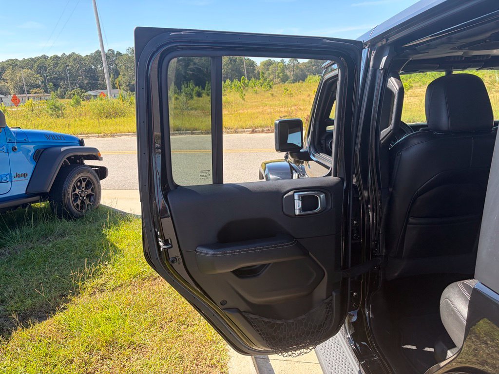 Used 2022 Jeep Wrangler Unlimited Sahara AWD/4WD image 50