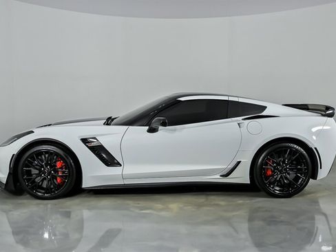 Used 2016 Chevrolet Corvette Z06 w/ 3LZ Preferred Equipment Group RWD image 8
