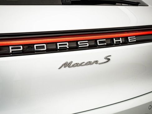 Certified 2021 Porsche Macan S AWD/4WD image 15