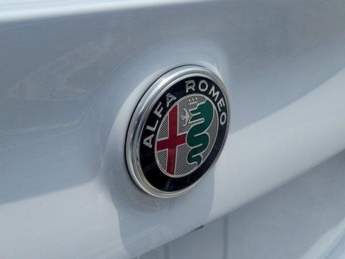 Used 2023 Alfa Romeo Giulia Veloce RWD image 11