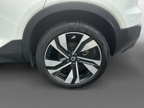 Used 2025 Volvo XC40 B5 Plus AWD/4WD image 15