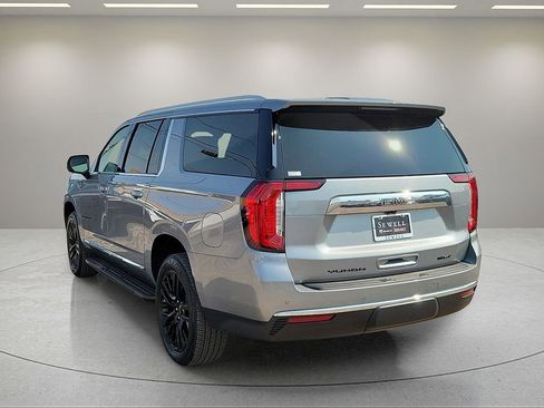 Used 2024 GMC Yukon XL SLT w/ SLT Premium Package image 2