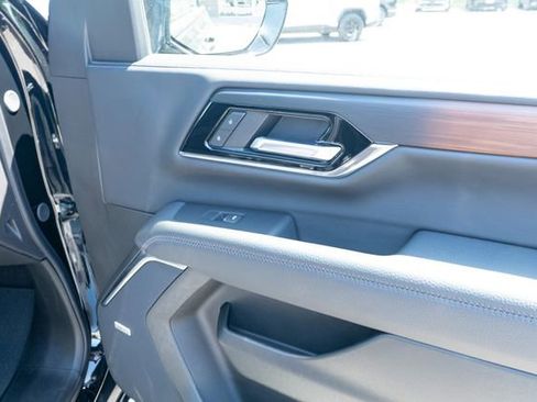 Used 2025 GMC Yukon Denali AWD/4WD image 48
