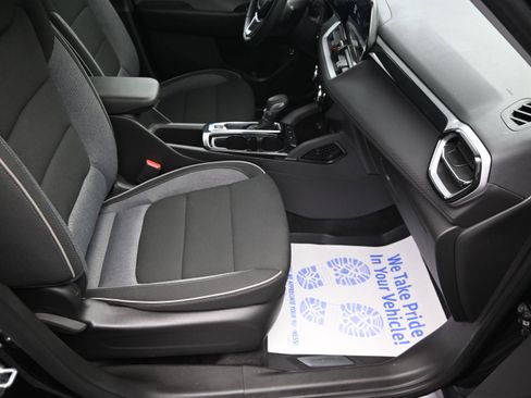 Used 2025 Chevrolet TrailBlazer LT w/ Convenience Package FWD image 32