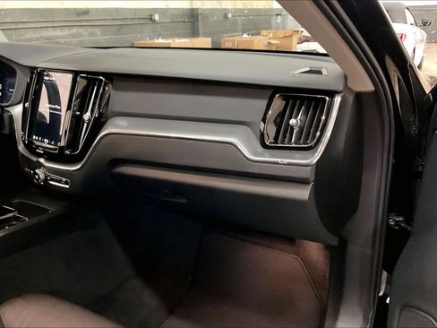 Used 2025 Volvo XC60 B5 Core w/ Protection Package Premier image 18