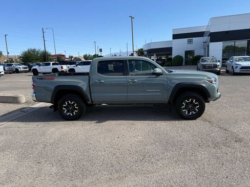 Used 2022 Toyota Tacoma TRD Off-Road AWD/4WD image 4