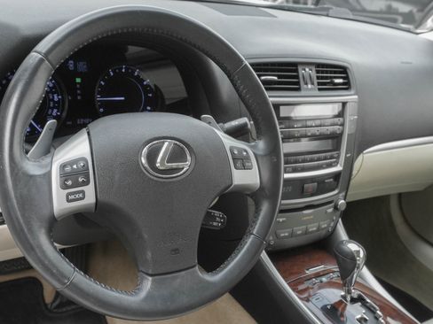 Used 2015 Lexus IS 250C RWD image 10
