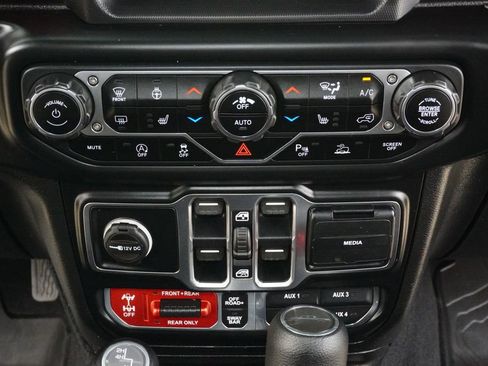 Used 2020 Jeep Gladiator Rubicon AWD/4WD image 17