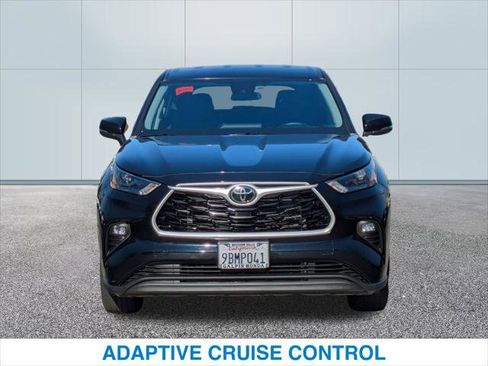 Used 2022 Toyota Highlander LE image 3