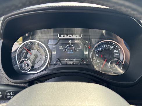 Used 2019 RAM 1500 Big Horn AWD/4WD image 13