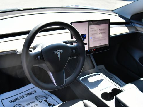 Used 2022 Tesla Model 3 Standard Range RWD image 14