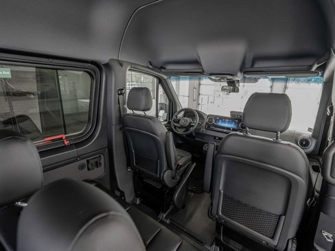 New 2025 Mercedes-Benz Sprinter 2500 image 28