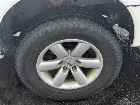 Used 2013 Nissan Titan SV image 11