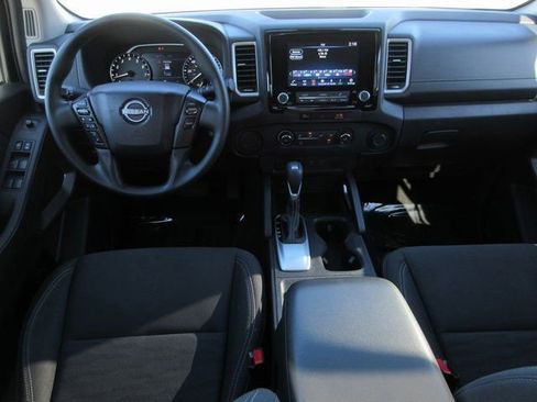 Used 2024 Nissan Frontier SV image 9