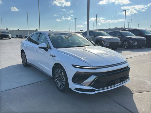 New 2025 Hyundai Sonata Limited image 2