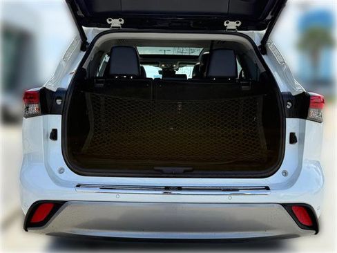 Used 2021 Toyota Highlander Platinum FWD image 7